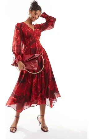Forever New – Langärmliges Maxikleid mit rotem Rosenmuster