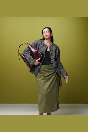 ASOS ASOS DESIGN Curve – Maxi-Wickelrock aus Wildlederimitat in Khaki mit Schnürdetail