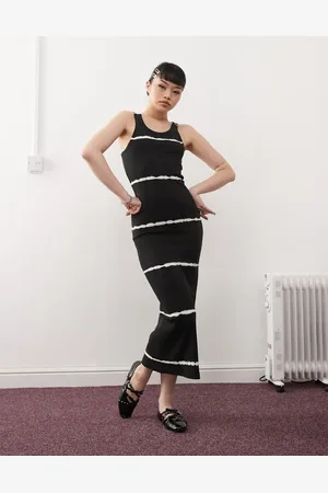Weekday – Close – Figurbetontes Midaxi-Kleid in geripptem mit Batikmuster, exklusiv bei ASOS