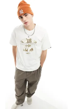 A Bathing Ape – Boxy Fit T-Shirt in Wollweiß mit Military-Muster vorn