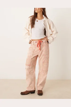 Free People – Moxie – Jeans in mit Hickory-Streifen und Bindegürtel