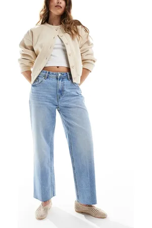 Stradivarius – D96 – Gerade geschnittene Cropped-Jeans in mittlerer Waschung