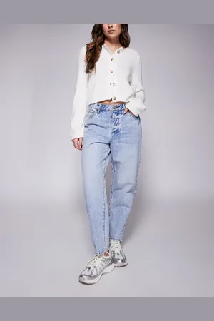 Armani Exchange – Schmal zulaufende Karotten-Jeans in Hellblau