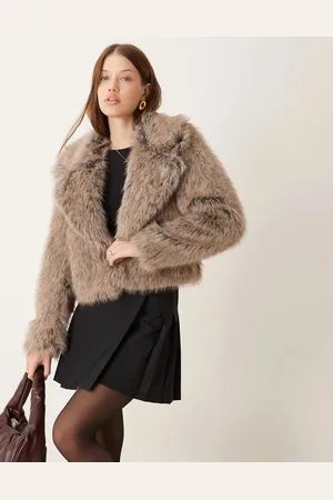 New Look – Cropped-Jacke aus Kunstpelz in Braun