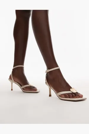 Topshop – Gilly – Zehenstegsandale in Wollweiß mit Metalldetail und Absatz