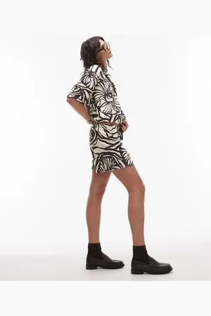 Topshop – Frottee-Shorts in mit Blumenmuster, Kombiteil