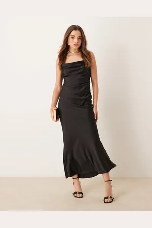 Gina Tricot – Satin-Maxikleid in mit Bias-Cut, tiefem Rückenausschnitt und Spitzeneinsatz