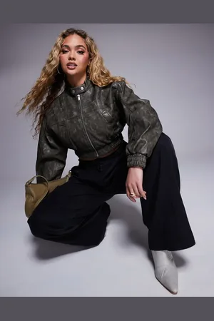 River Island – Cropped Bomberjacke aus Kunstleder in Dunkelgrau