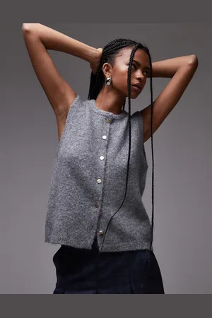 Topshop – Strick-Tanktop in mit goldfarbenem Knopfdetail