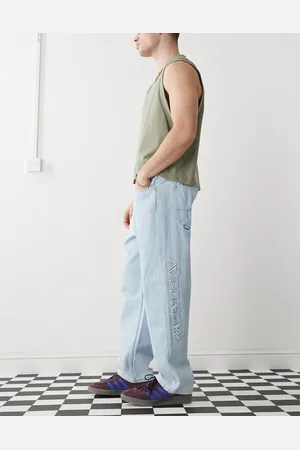 A Bathing Ape AAPE BY A BATHING APE – Lockere Jeans in hellblauer Waschung mit Logo