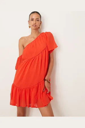 ASOS – Gesmoktes One-Shoulder-Minikleid aus rotem Chiffon mit Lochmusterstreifen