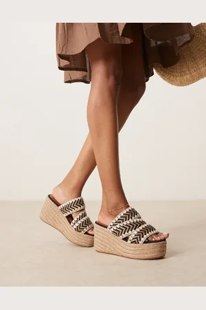 ASOS – Thistle – Mules in Natur und Schwarz mit Überwendlingsstich und Keilabsatz