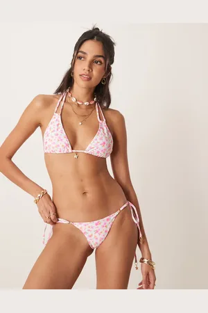 Kulani Kinis – Flamingo – Geblümte Bikinihose im Tangastil in Hellrosa mit seitlichem Bindedetail