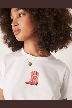Abercrombie & Fitch – Kurzärmliges T-Shirt in mit körpernahem Schnitt und rotem Stiefel-Print