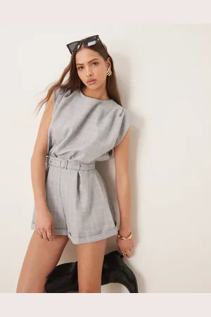 ASOS – Eleganter, kurzer Playsuit in mit Paperbag-Bund und Gürtel