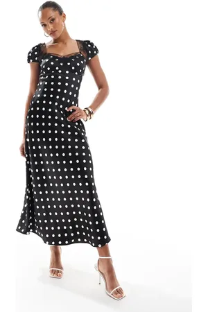 4th & Reckless – Maxikleid in Schwarz mit Punktemuster, Kappärmeln und Spitzenborte