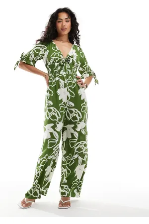ASOS – Action-Jumpsuit in Grün mit gesmokter Taille und Blumenmuster