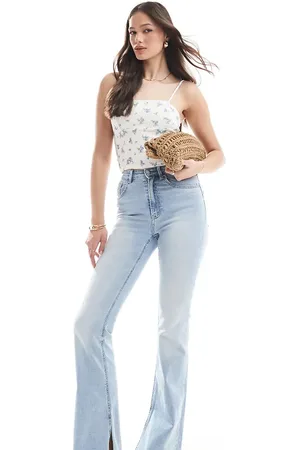 Stradivarius Tall – D74 – Schlagjeans in heller Waschung mit Saumschlitz