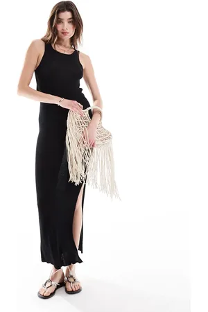 ASOS – Wadenlanges, ärmelloses Strickkleid in mit Metalldetail und Zierausschnitt