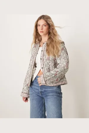 Y.A.S – Weiche Steppjacke in Cremeweiß mit rosa Blumenmuster