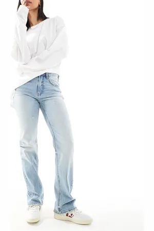Stradivarius – D98 – Jeans in hellblauer Waschung mit geradem Beinschnitt