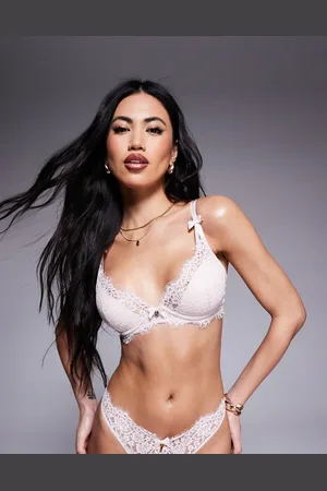 Boux Avenue – Clara – Push-up-BH in Perlmutt mit tiefem Ausschnitt und Wimpernspitze