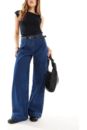 ASOS – Weit geschnittene Jeans in Rinse-Waschung mit Gürtel