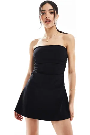 Bershka – Trägerloses Bengaline-Minikleid in