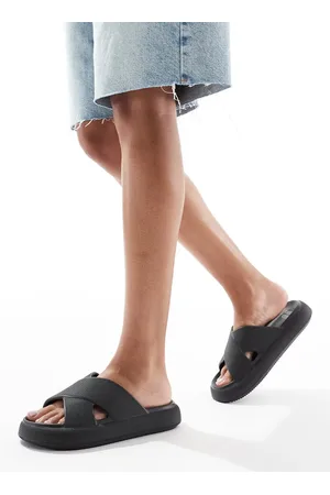ASOS – Forever – Slider mit gekreuzten Riemen und dicker Sohle in