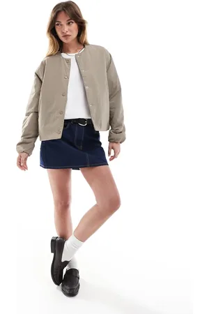 ONLY – Wattierte Jacke in Hellbraun mit Rundhalsausschnitt