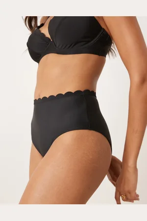 Peek & Beau – Fuller Bust – Bikinihose in mit Bogenkante und hohem Bund