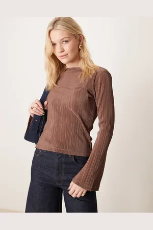 ASOS – Plissiertes Oberteil in Creme mit Flügelärmeln und U-Boot-Ausschnitt