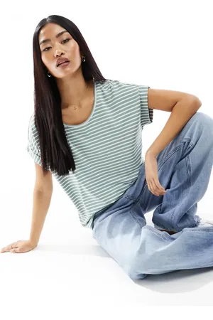 ONLY – Weiches, gestreiftes T-Shirt in Salbeigrün und Weiß mit Rundhalsausschnitt