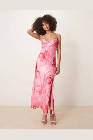 Forever New – Maxi-Trägerkleid aus Satin in leuchtendem mit Oversize-Rosenprint