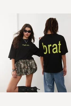 COLLUSION Unisex – Kastiges Skater-T-Shirt in mit offiziellem „Charli XCX“- und „BRAT“-Print
