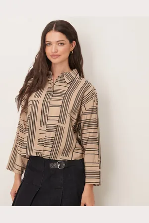 JDY – Kastig geschnittenes Hemd in Beige mit abstraktem Streifenprint