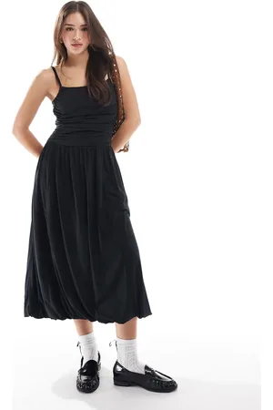 Hollister – Maxikleid in mit Riemchendesign am Rücken und Ballonsaum