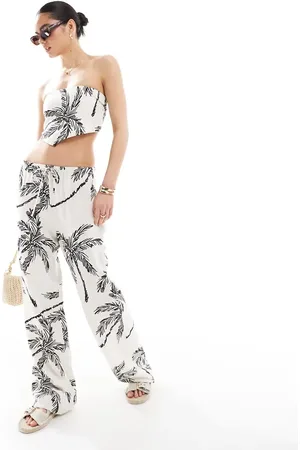 4th & Reckless – Weit geschnittene Hose aus Leinenmix in Beige mit Palmenmuster, Kombiteil
