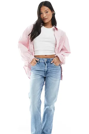 Stradivarius Petite – D10 – Mom-Jeans mit schmalem Schnitt in mittelblauer Waschung
