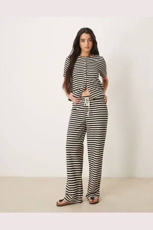VILA – Gestreifte, strukturierte Strickhose in und Cremeweiß mit weitem Bein, Kombiteil