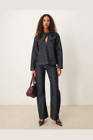 ASOS – Schlagjeans in Rinse-Waschung mit Doppelnaht