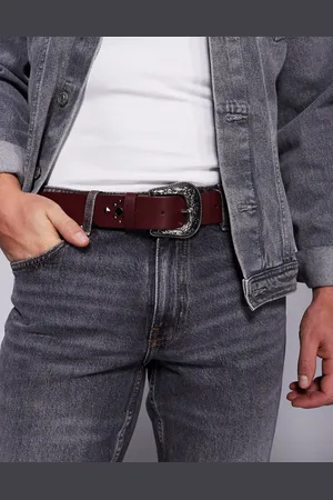 ASOS – Mit Nieten besetzter Gürtel in Burgunderrot