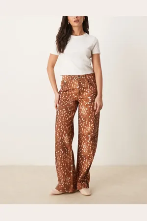 ASOS – Boyfriend-Jeans mit Rehmuster