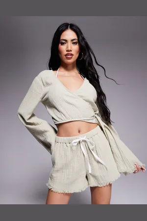 ASOS – Callie – Beach-Shorts aus Musselin in verwaschenem Salbeigrün mit Fransen