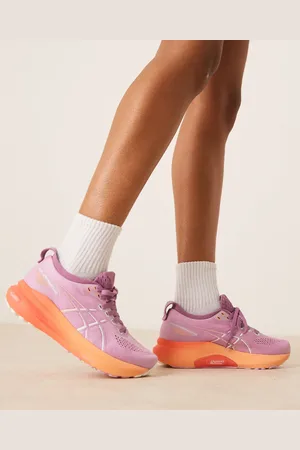 Asics – Gel-Kayano 31 – Stabilitäts-Laufsneaker in der Farbe Light Ube und Weiß
