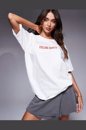 In The Style – Oversize-T-Shirt in mit „Feeling Bratty“-Slogan