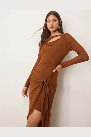 Forever New – Langärmliges, drapiertes Maxikleid in Braun