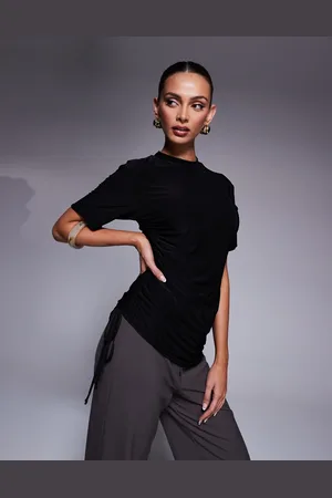 Fashionkilla – Doppelt geformtes T-Shirt aus anschmiegsamem Stoff in , mit asymmetrisch geraffter Seite