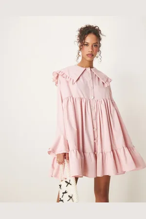 Sister Jane – Oversize-Minikleid in Hellrosa mit Rüschen, Kragen und Herzknöpfen