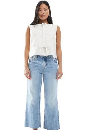Stradivarius Petite – D96 – Verkürzte Straight Jeans in mittlerer Waschung